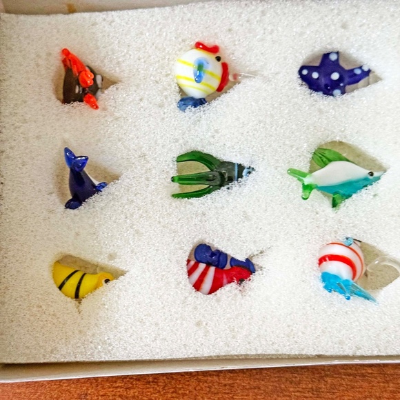 SEA CREATURES, 12 BLOWN CRYSTAL WITH 6 ¼ H x 2 ½ DIAMETER CRYSTAL TREE TO HANG - Picture 13 of 15